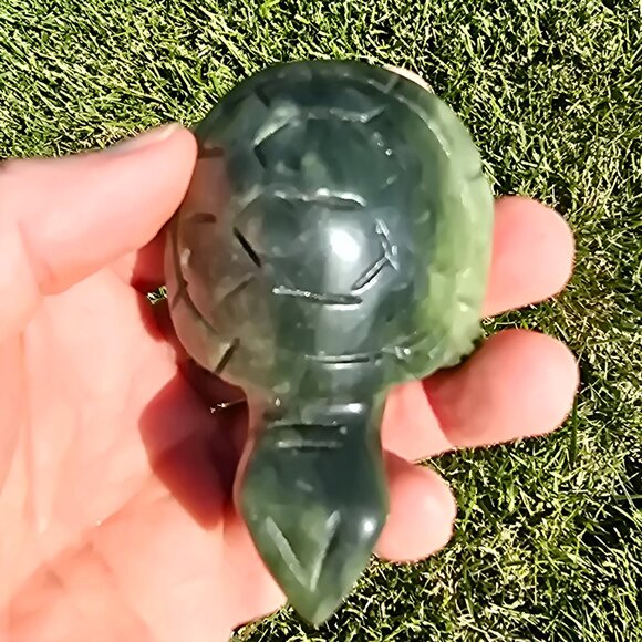 Nephrite Jade Turtle Carving – Protection, Longevity & Ancient Wisdom - Picture 4 of 4